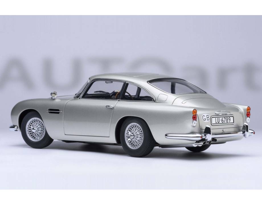 Aston Martin DB5 007 James...