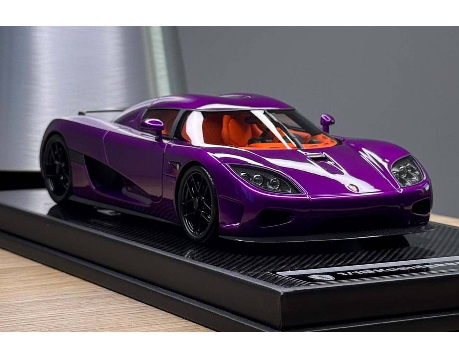 Koenigsegg CCX Purple