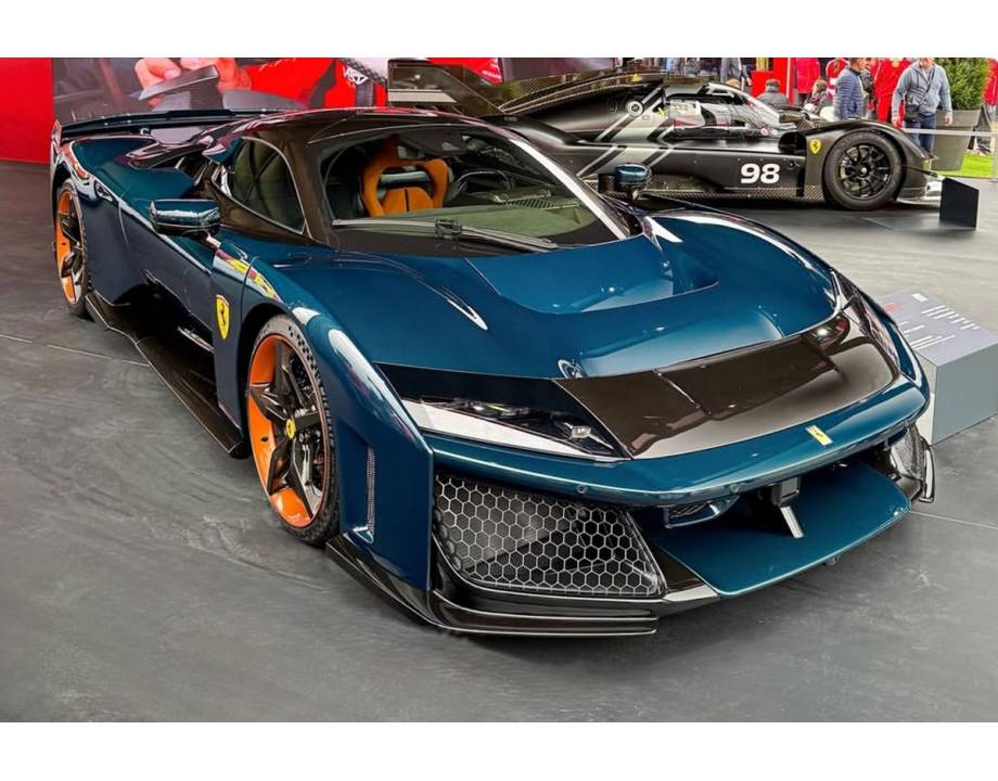 Ferrari F80 Full Carbon Blue