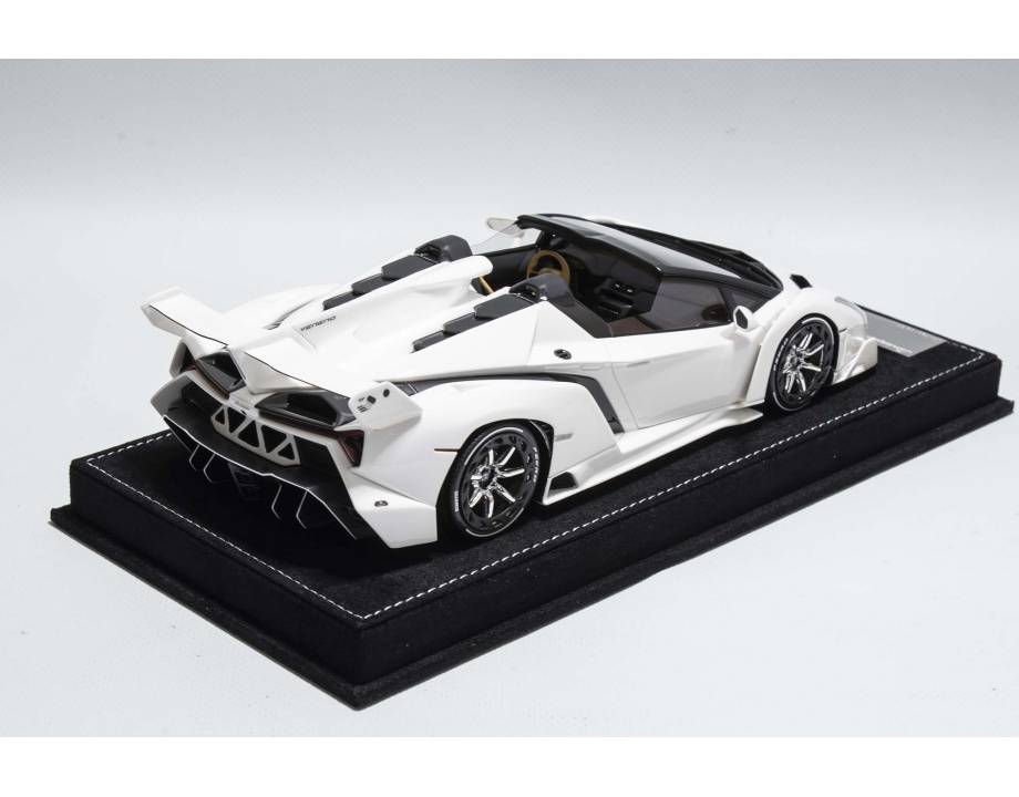 Lamborghini Veneno Roadster...
